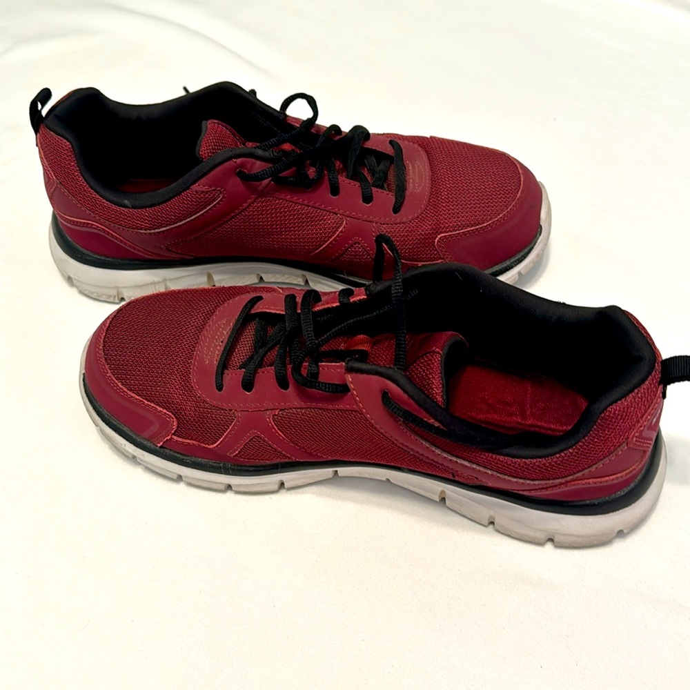 Skechers men’s sneakers size 12 W.  Excellent condition.  Only slightly worn. - Picture 3 of 6